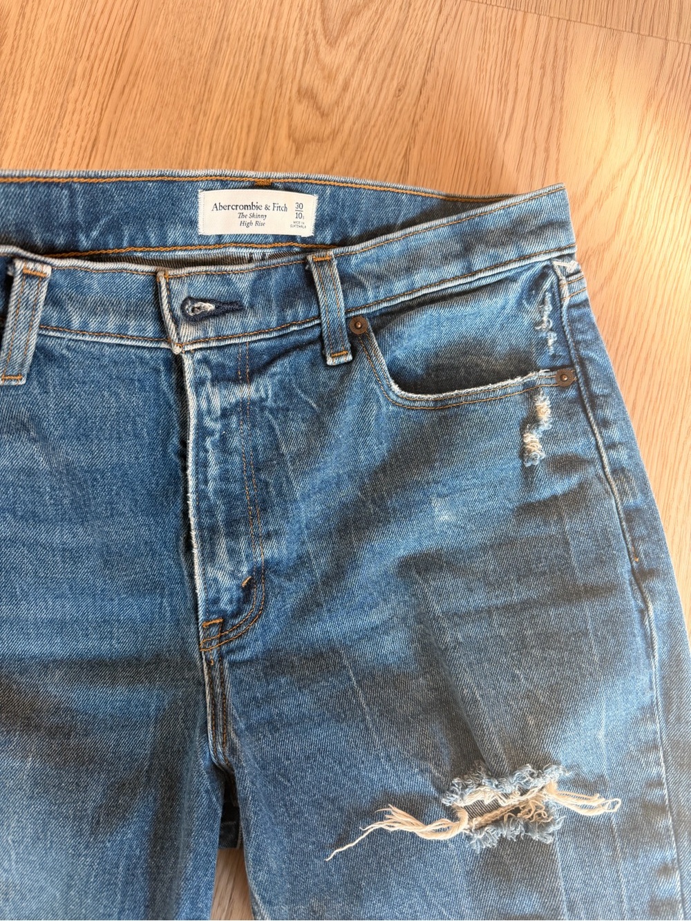 Abercrombie & Fitch Curve Love The Skinny High Rise Size 30/10 Short
